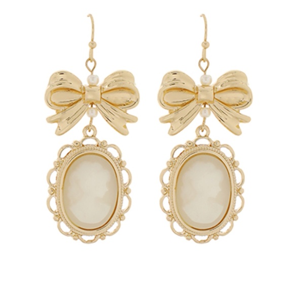 Cameo Oval Bow Earrings - Picture 1 of 4